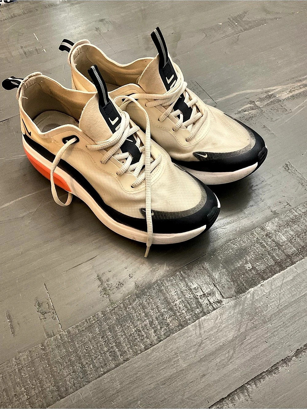 Nike Air Max Infinity 2 Cream & Black Sneakers